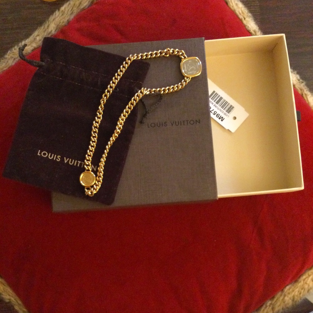 Louis Vuitton gold necklace